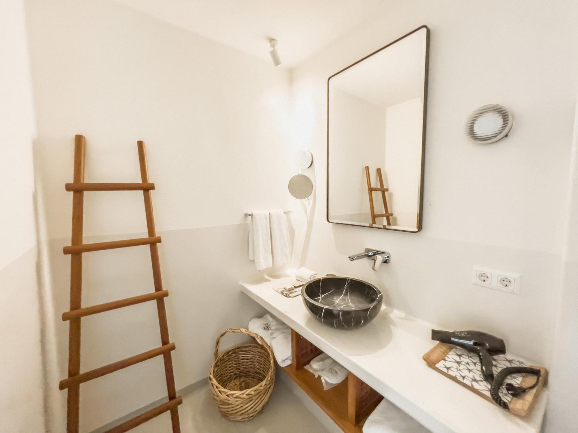 Pilos Hotel 3*